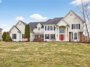 37 Amber Hill Dr, Pittsford, NY 14534