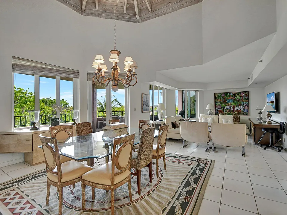 100 SE 5th Ave #504