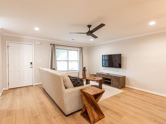 5th image of 614 Capstone Dr