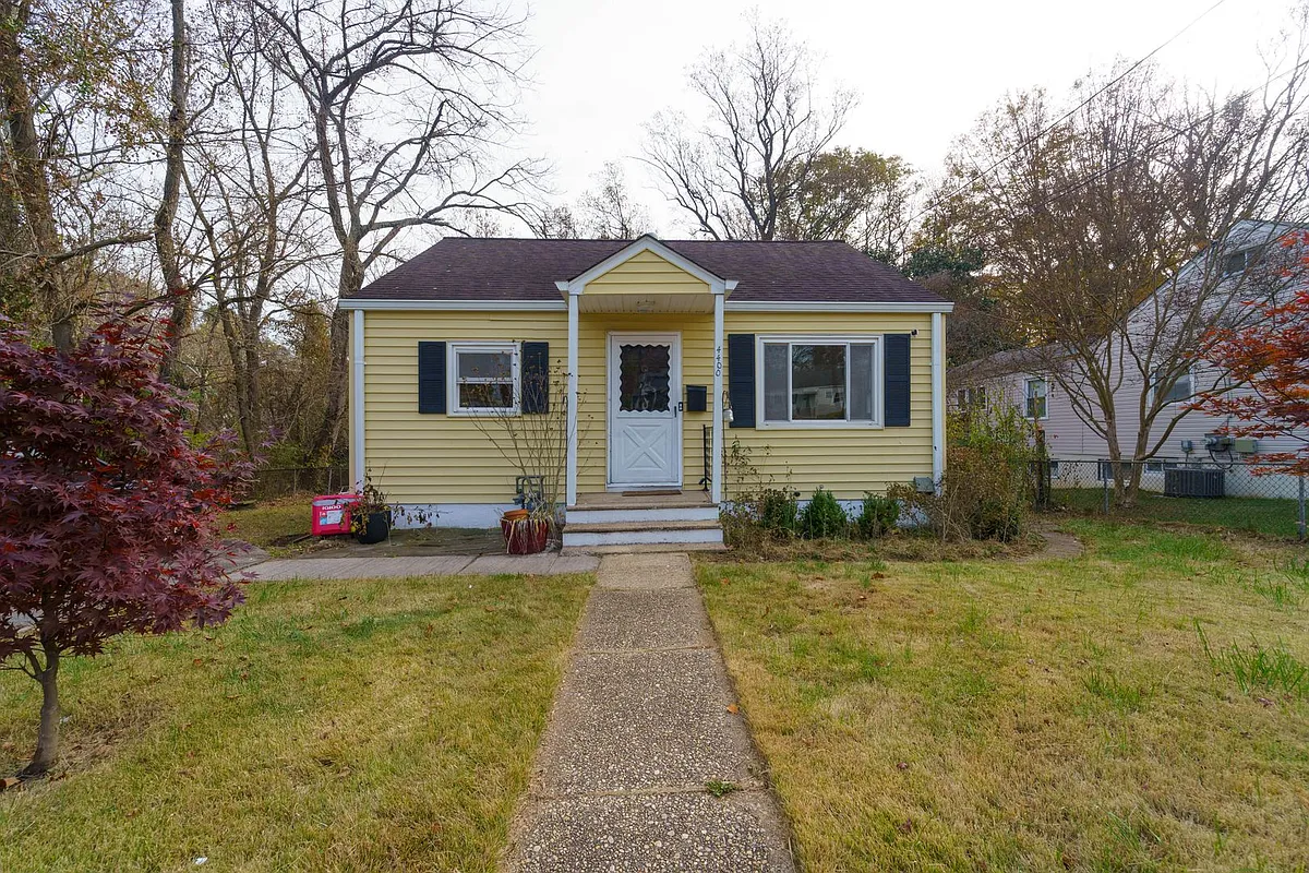 Building Photo - 4400 Garrett Park Rd