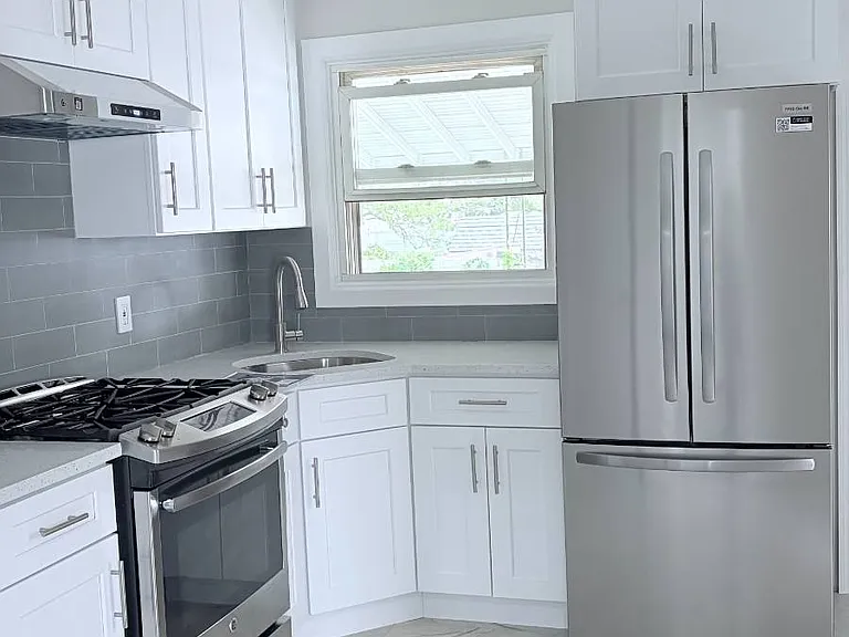 158 Burns Ave — Photo 4