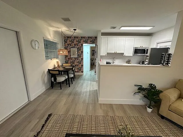 2 bed, 1.0 bath, 774 sqft, $3,995 — Photo 4