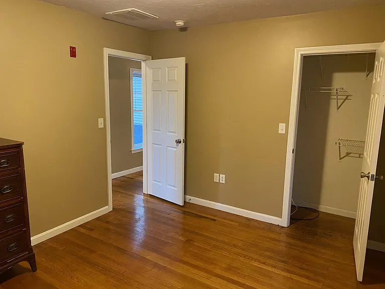 17 Whitman Ave #2R — Photo 6