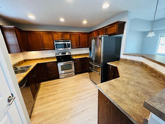 5th image of 4960 Penrose Dr