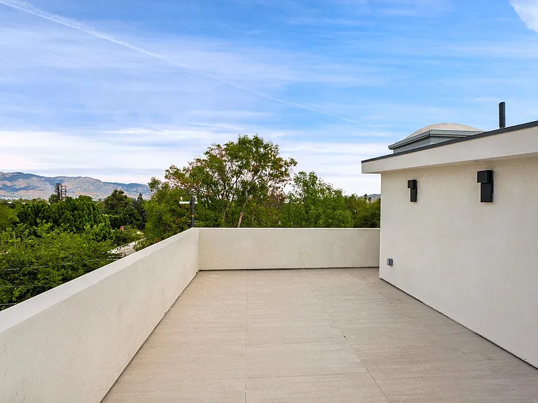 5026 Cahuenga Blvd — Photo 39