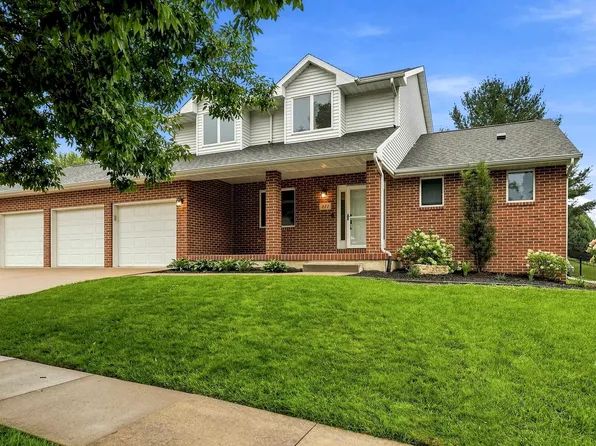 921 Barbaralee Dr, Dubuque, IA 52003