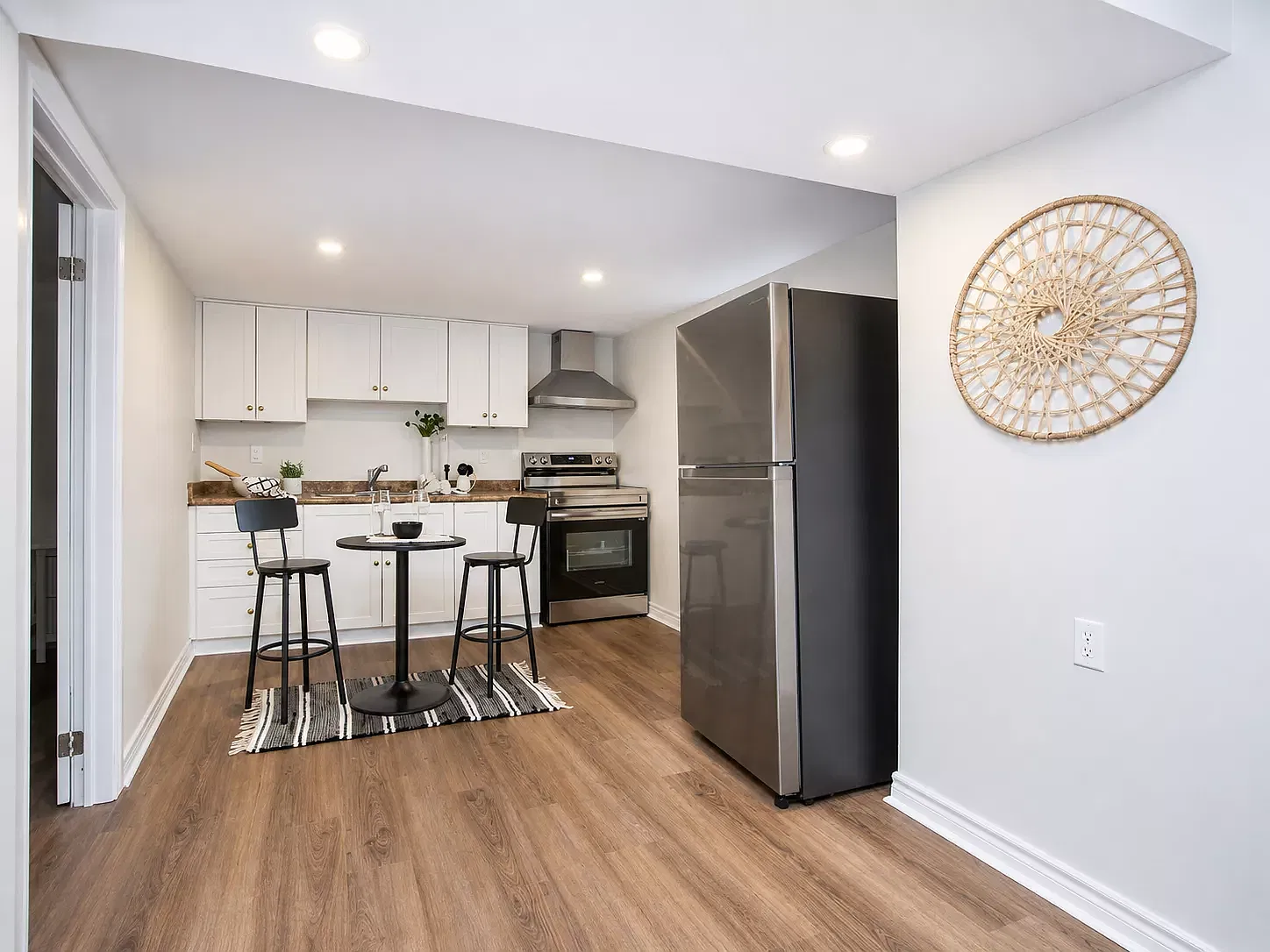 2 bed, 850 sqft, $1,575 — Photo 2