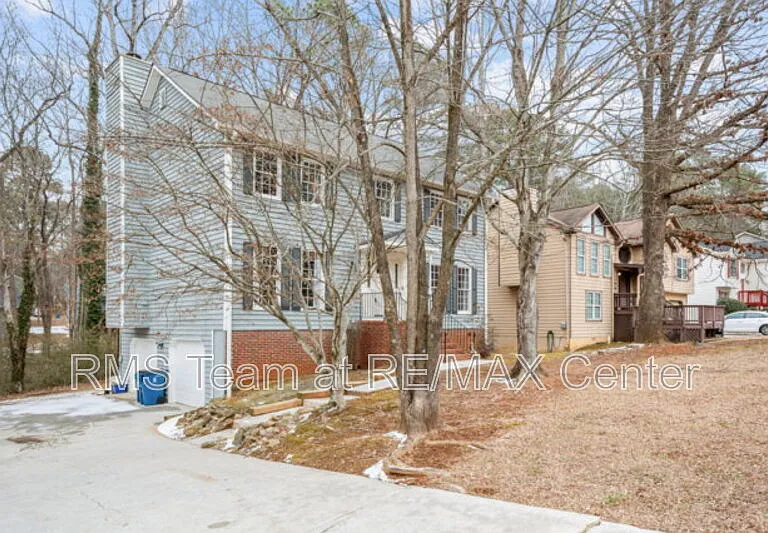 320 Saint Simons Cv — Photo 2
