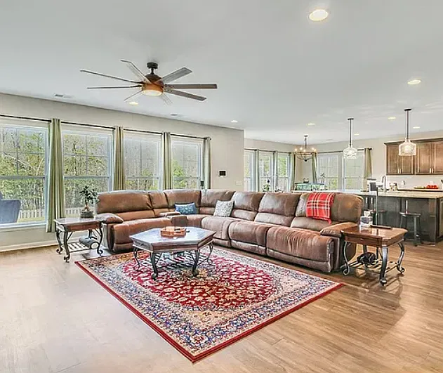 5 bed, 4216 sqft, $3,400 — Photo 3
