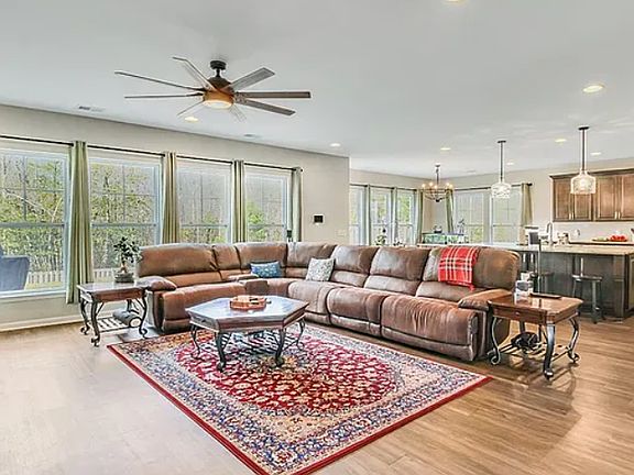 3rd image of 20 Julliard Ct