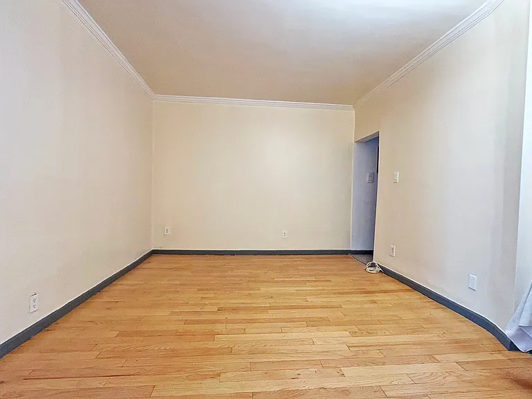 392 S 5th St #11 — Photo 2