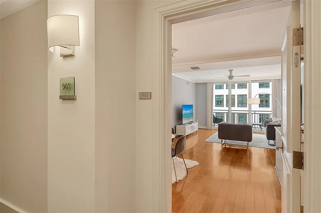 2 bed, 2.0 bath, 1336 sqft, $5,500 — Photo 4