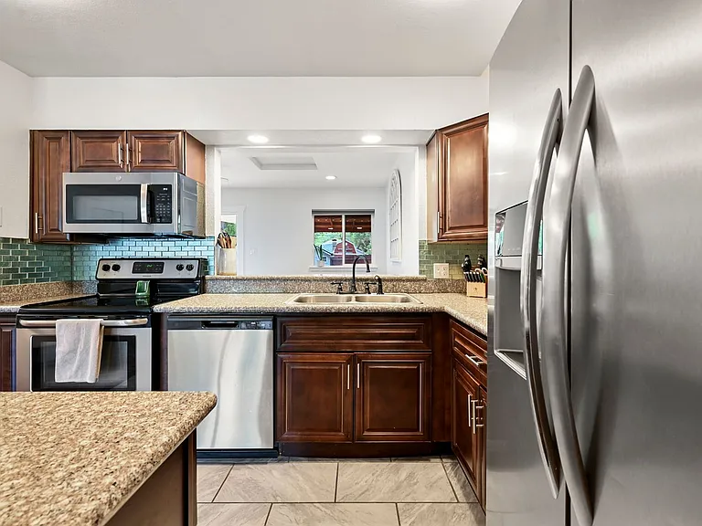 820 Valley Rd — Photo 10
