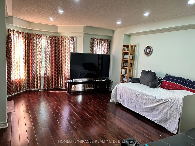 83 Cornell Park Ave — Photo 8