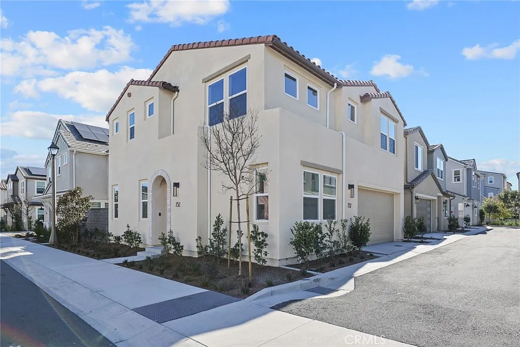 4 bed, 1800 sqft, $5,500 — Photo 1