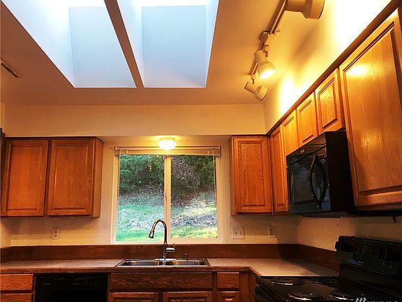 2nd image of 259 NE Watson Ct