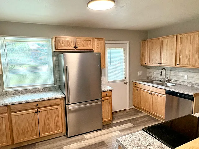 2301 Byrneway Dr — Photo 2