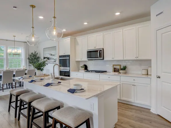 46 Rose Hill Way, Aston, PA 19017