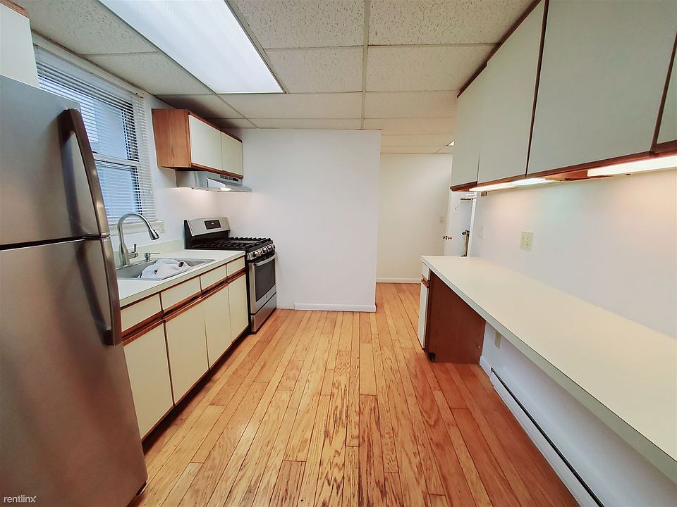 1st image of 102 Woodside Grn