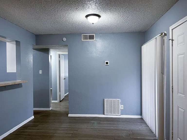 8907 Parkfield Dr — Photo 5