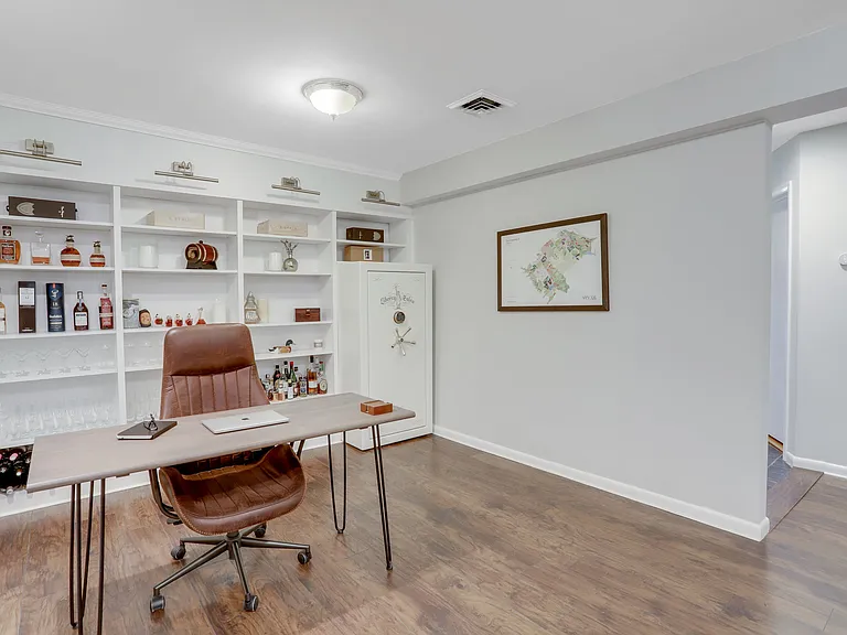 3710 Lorcom Ln — Photo 19