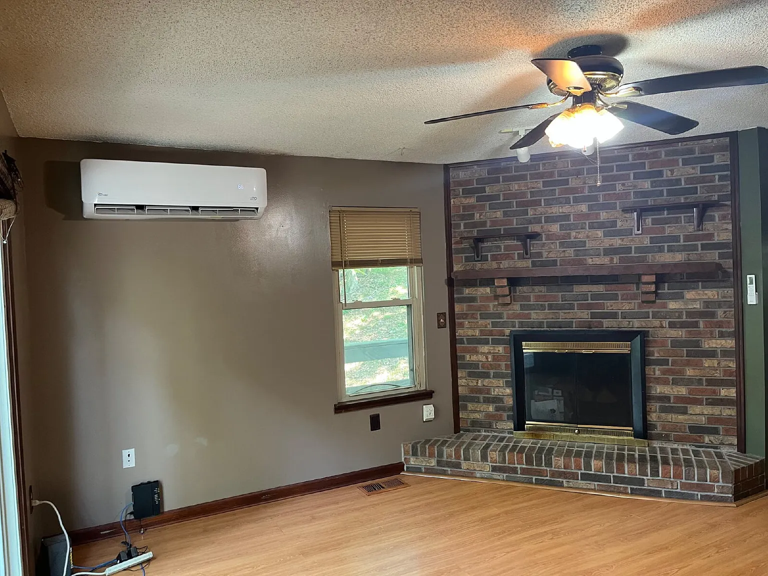 2 bed, 1.0 bath, 1200 sqft, $1,600 — Photo 2