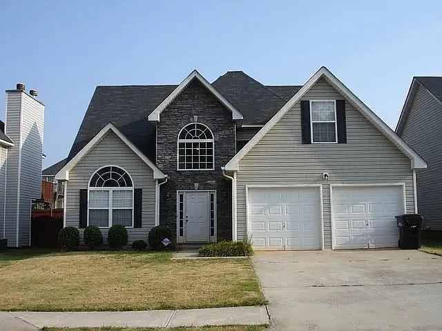 4 bed, 2100 sqft, $2,000 — Photo 1