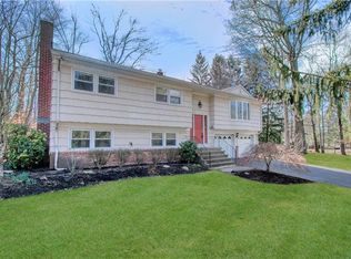 26 Milton Grant Dr, Blauvelt, NY 10913