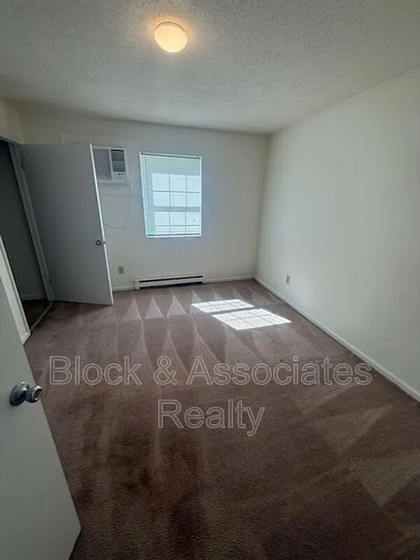 1 bed, 1.0 bath, $695 — Photo 4