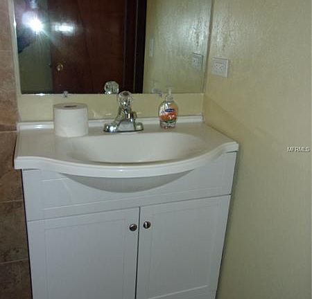 5th image of 190 E Wentworth St