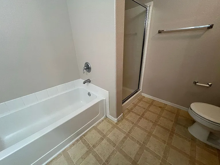 2291 W Horizon Ridge Pkwy #4222 — Photo 19