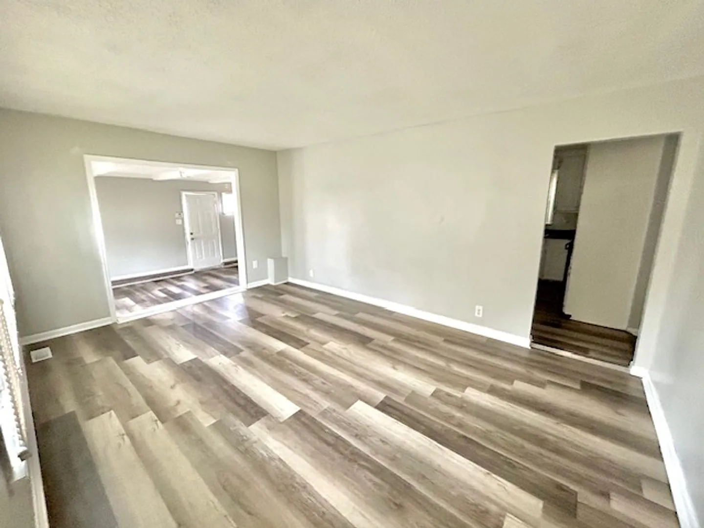 Lovely 3 Bedroom, 1.5 Bath with bonus room Available Now!- $1350 with a one-year commitment and t... — Photo 2