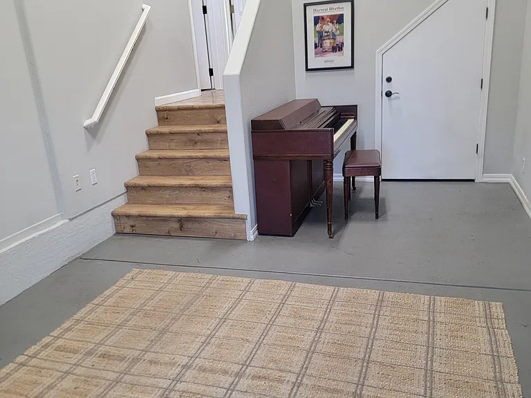 Irwin Ln — Photo 33