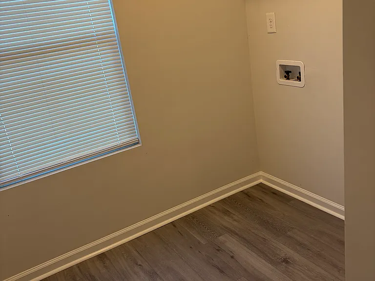 304 Range Cir — Photo 7