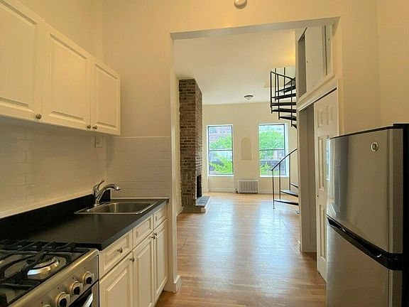 3rd image of 519 E 82nd St APT 5D