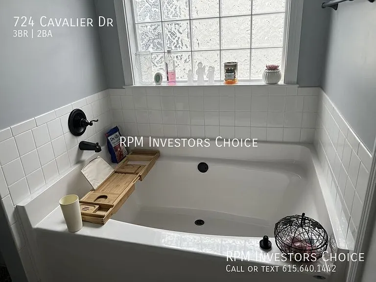 724 Cavalier Dr — Photo 13