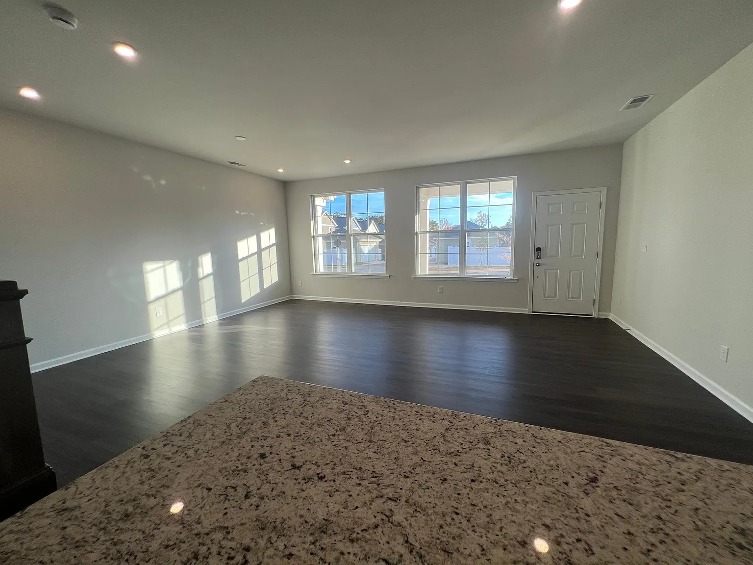 3 bed, 2.5 bath, 1762 sqft, $2,145 — Photo 3