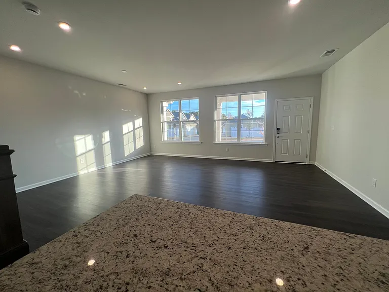 5420 Kinsbridge Dr — Photo 3