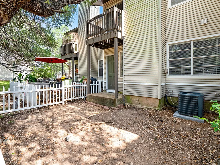 1815 River Crossing Cir #D — Photo 12