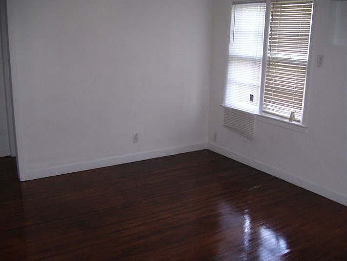 1st image of 4241 Kingsley Dr