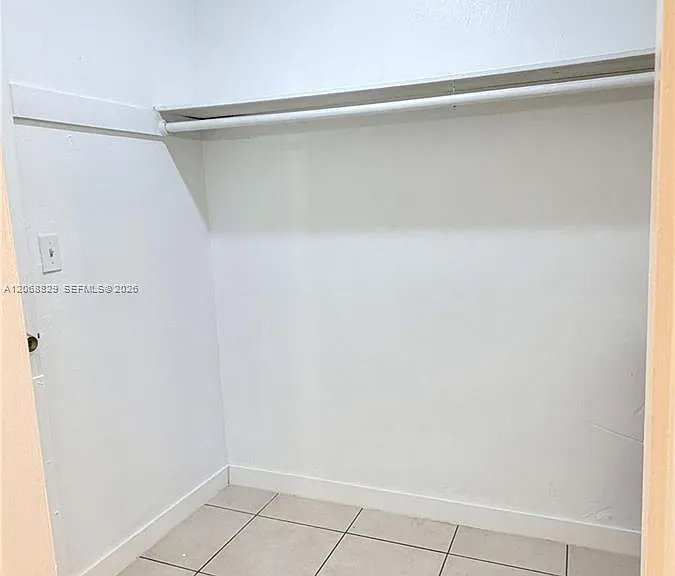 717 NE 1st St #5 — Photo 3