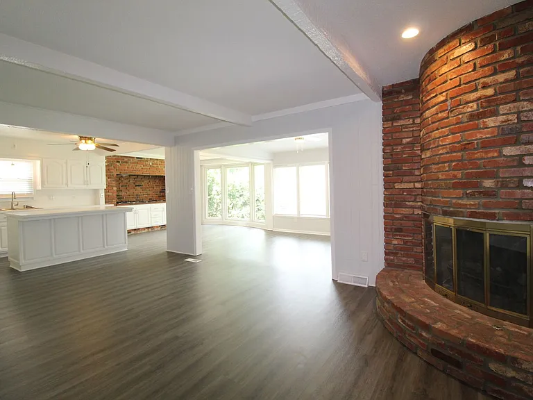 9913 Perry Dr — Photo 15
