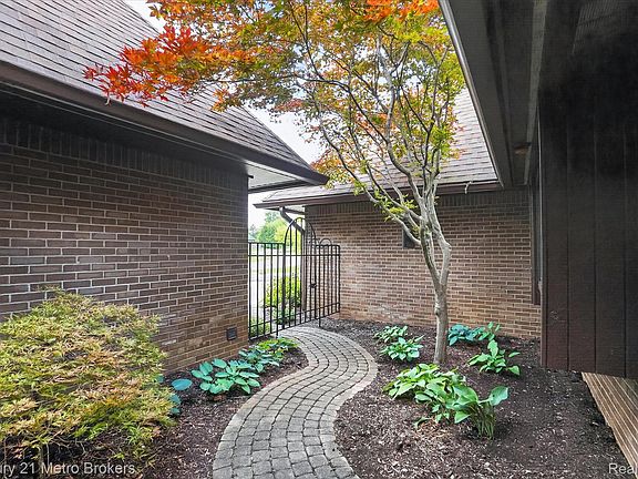 5th image of 9095 S Saginaw Rd APT 13