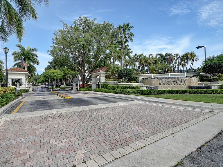 2206 Tuscany Way #2206 — Photo 31