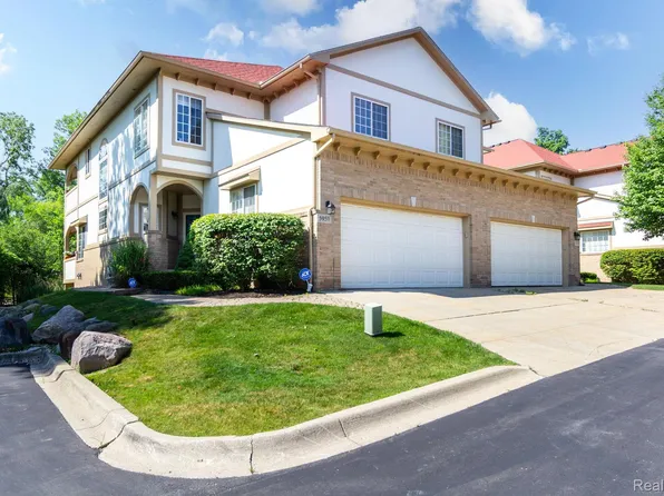 5959 Bella Vista Dr, West Bloomfield, MI 48322