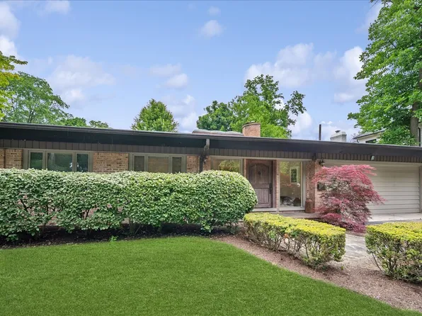 687 Birch Rd, Glencoe, IL 60022