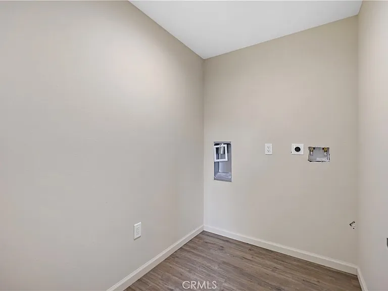 541 N Barbara Ave #B — Photo 6