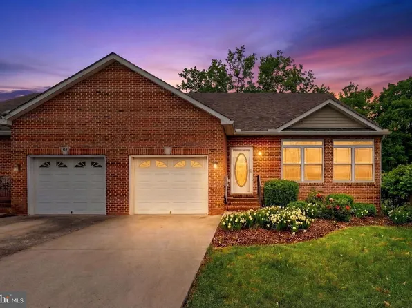 136 Brookline Dr, Charles Town, WV 25414