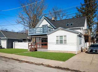 164 Oak St, Elgin, IL 60123