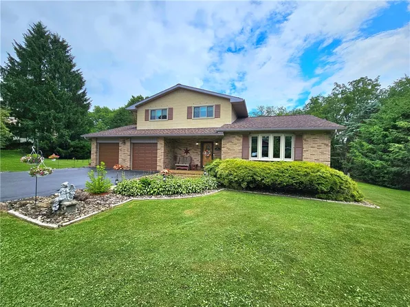 15 Pineview Ests, West Newton, PA 15089